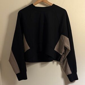 Abercrombie & Fitch YPB neoKNIT Mini Crew sweatshirt Size M